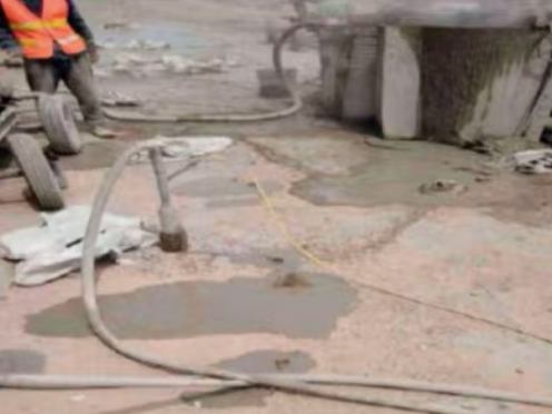 郑州水泥混凝土路面板底注浆技术 路面脱空注浆整治方案