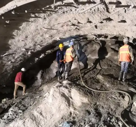 郑州拱顶带模注浆料的施工流程及注意事项